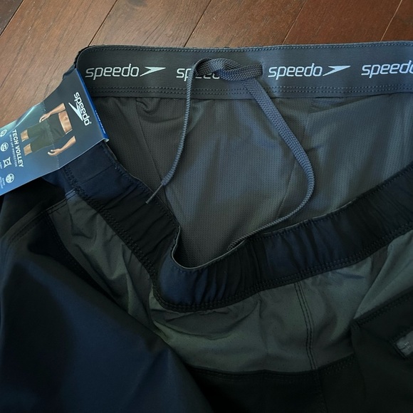 NWT Speedo Men's Tech Volley UPF50+
Swim Shorts trunks Size Large Black - Picture 7 of 9